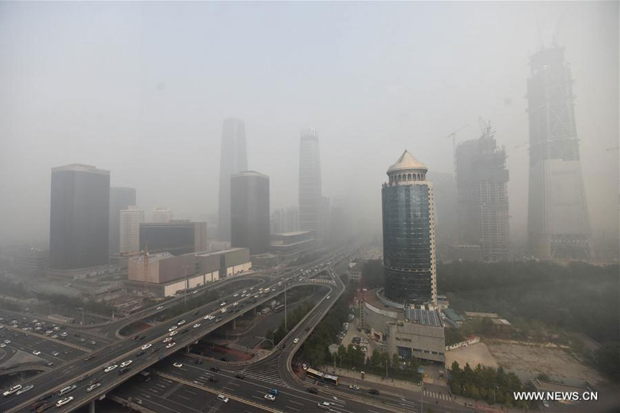 Smog envelopes capital of China