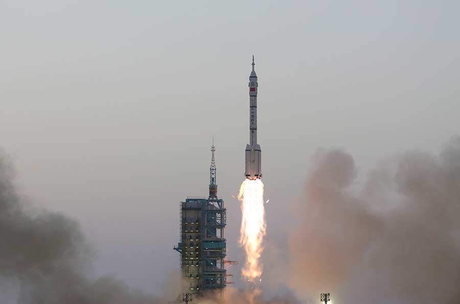 China's Shenzhou XI manned spacecraft blasts off
