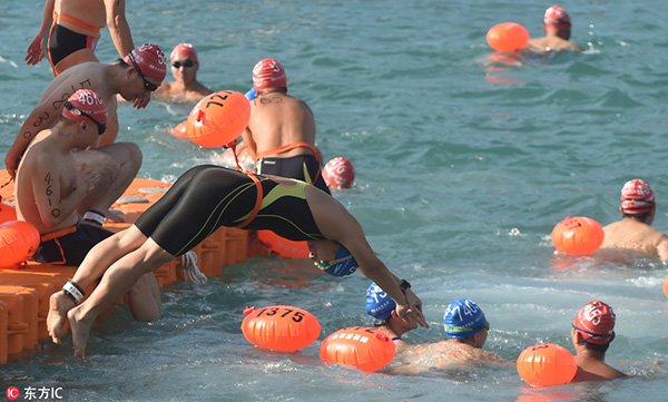 Swimmer drowns during HK harbor race