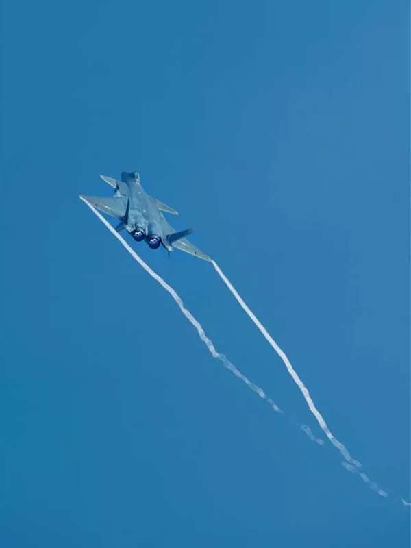 China's latest developed J-20 fighter launches test flight