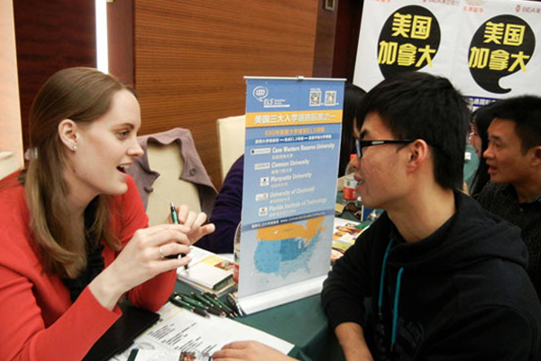 More younger Chinese students study abroad: report