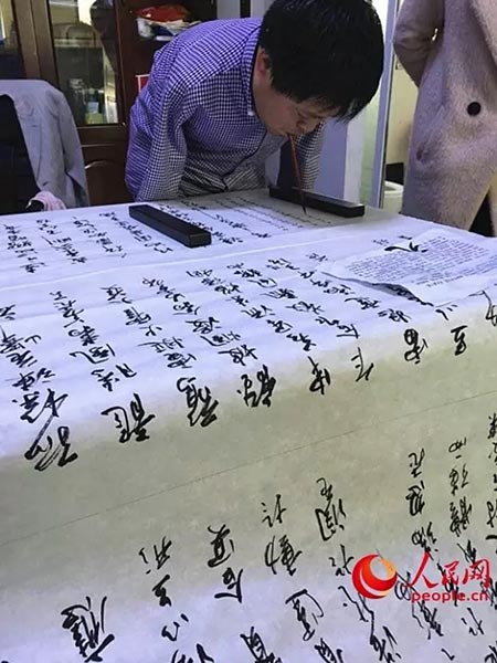 Armless man becomes master in calligraphy with mouth, donates 3 million yuan in 8 years