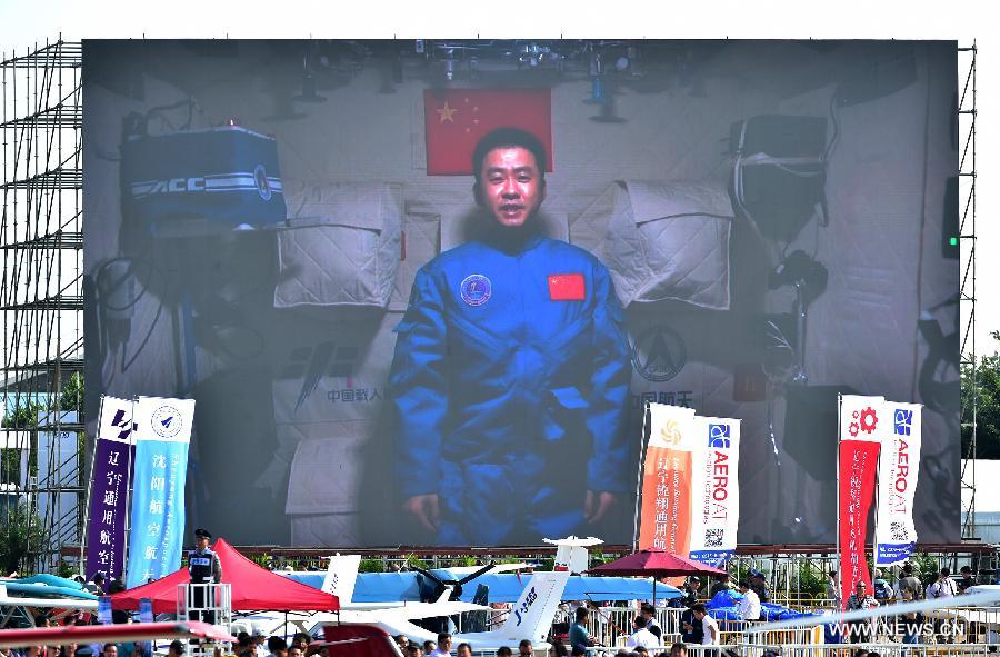 Astronauts send best wishes from Tiangong-2 to Zhuhai air show