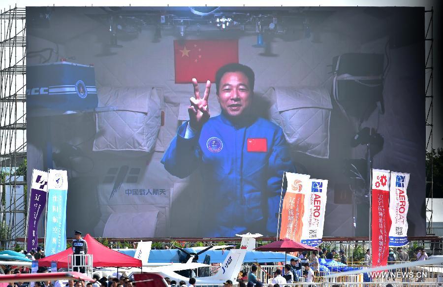 Astronauts send best wishes from Tiangong-2 to Zhuhai air show