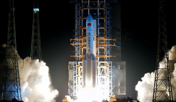 Long March 5 rocket makes maiden flight