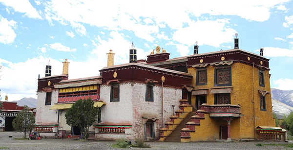 Ancient art glows in the murals at Zhatang Temple