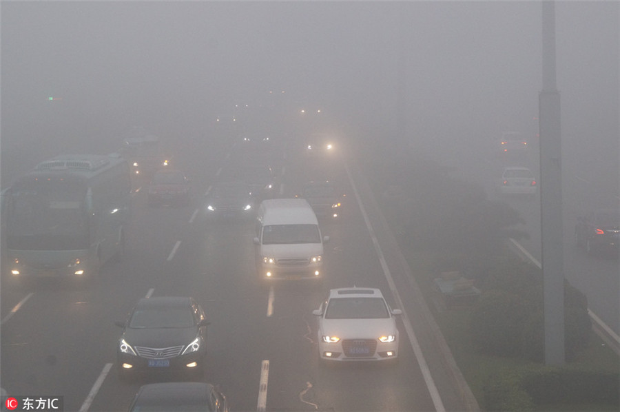 Diverse levels of fog and smog seen across China