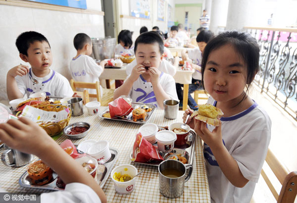 Shanghai school gives meals based on children's weight