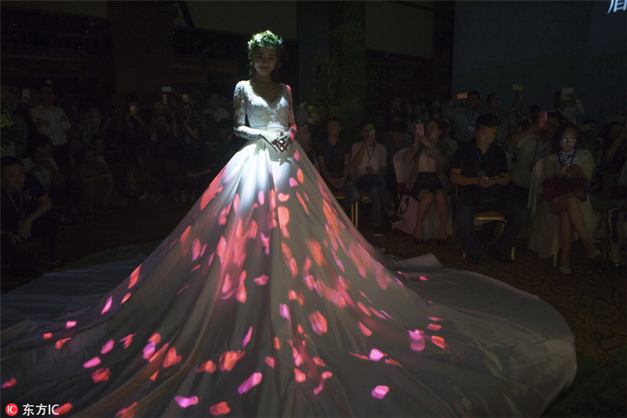 Looking for dream wedding? Try 4D hologram technology