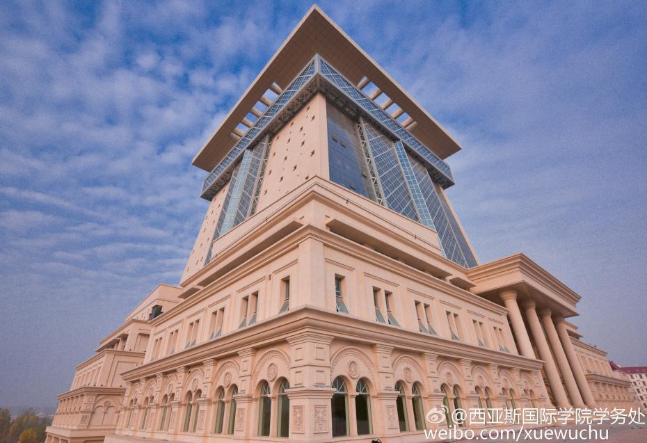 University in Henan shows off futuristic library