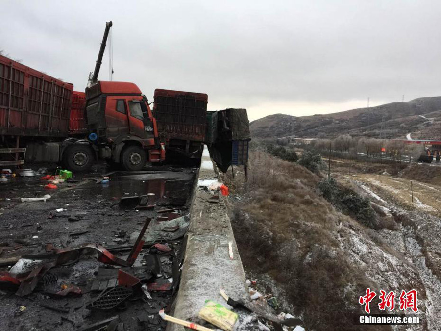 17 killed, 37 injured in N China pileup