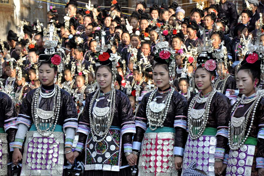 1,000 perform Grand Song of Dong in Guizhou