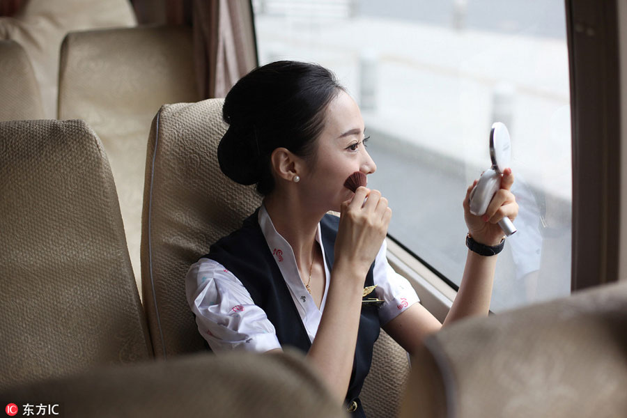 World's most beautiful stewardess: Serving passengers with smile