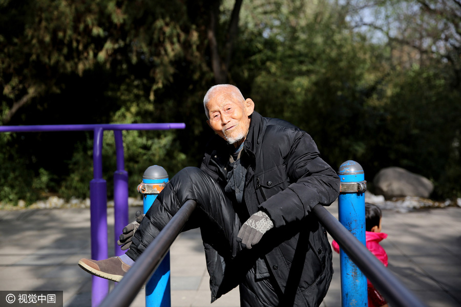101-year-old man works out, keeps fit