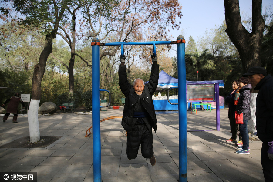 101-year-old man works out, keeps fit