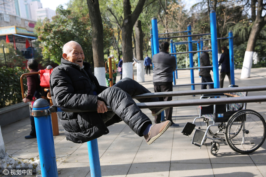 101-year-old man works out, keeps fit