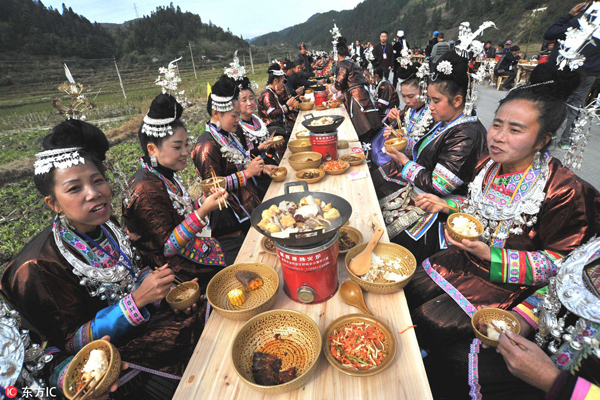 Dong people eat at world's longest feast table