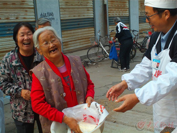 Steamed buns for people in need