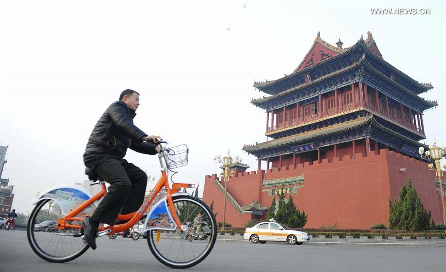 Chinese cities encourage people to commute by bicycle