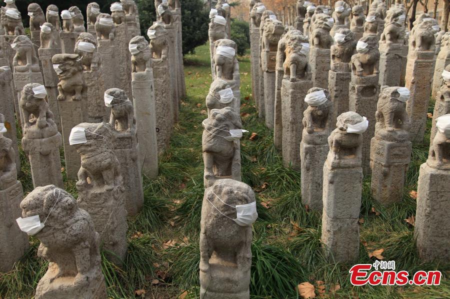 Art students put masks on stone lions in protest of air pollution