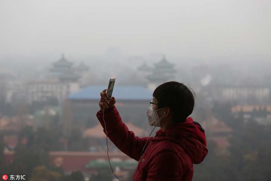 Severe smog envelops Beijing