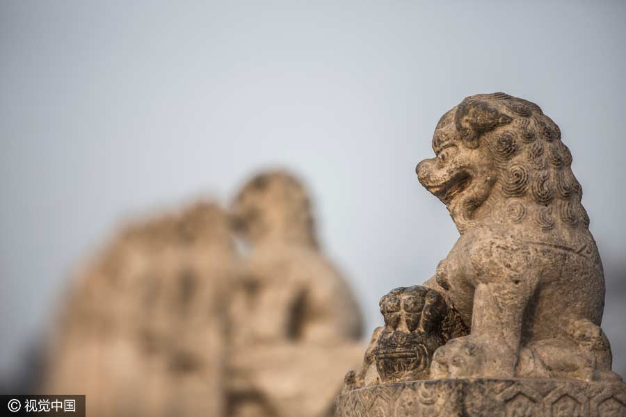 Severe smog envelops Beijing