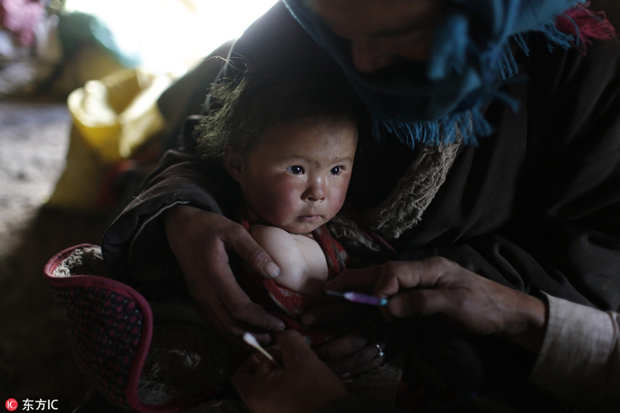 Doctor travels by horse to treat Tibetan villagers for 24 years