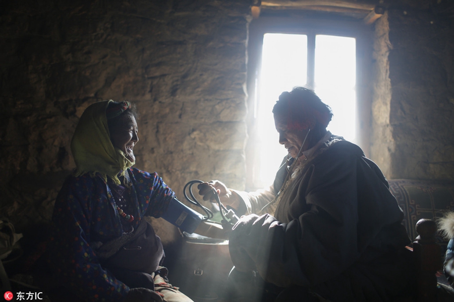 Doctor travels by horse to treat Tibetan villagers for 24 years