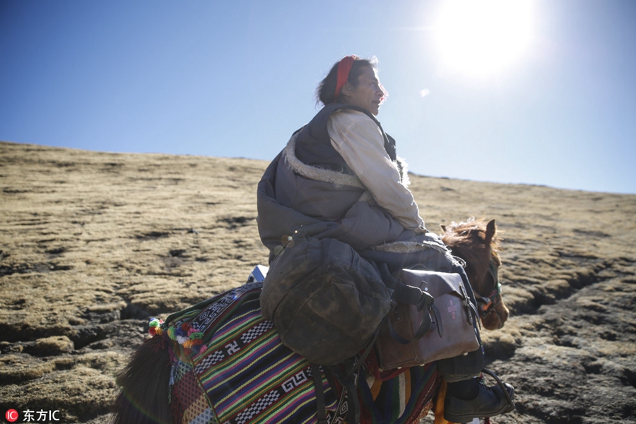 Doctor travels by horse to treat Tibetan villagers for 24 years
