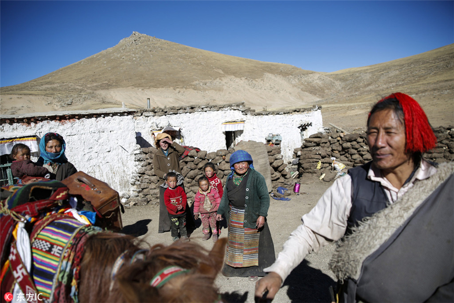 Doctor travels by horse to treat Tibetan villagers for 24 years