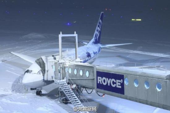 Chinese passengers among thousands stranded in Japan after snowstorm
