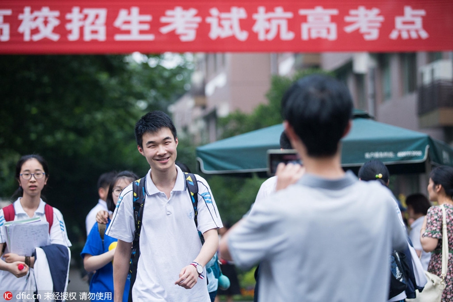 Tears and smiles: Ordinary lives of Chinese people in 2016