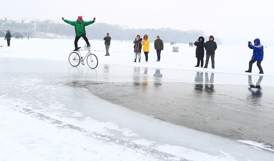 55-year-old man performs bicycle stunts on ice