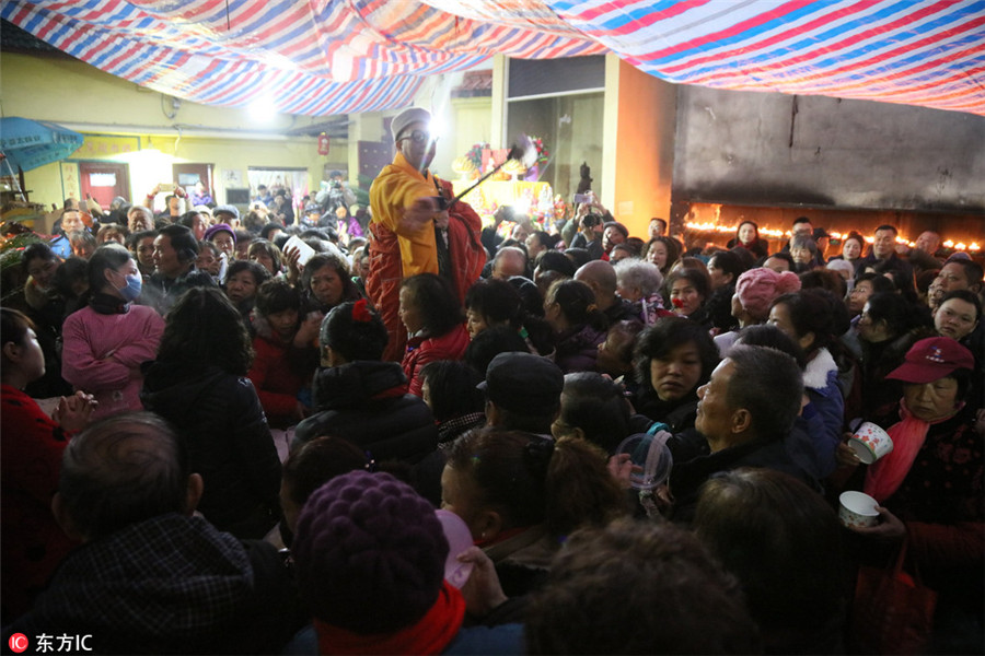 Chinese people mark festival with 'eight treasure porridge'