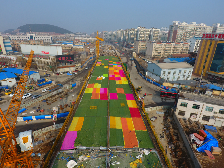 100 colorful quilts form 'rainbow road' in Jinan