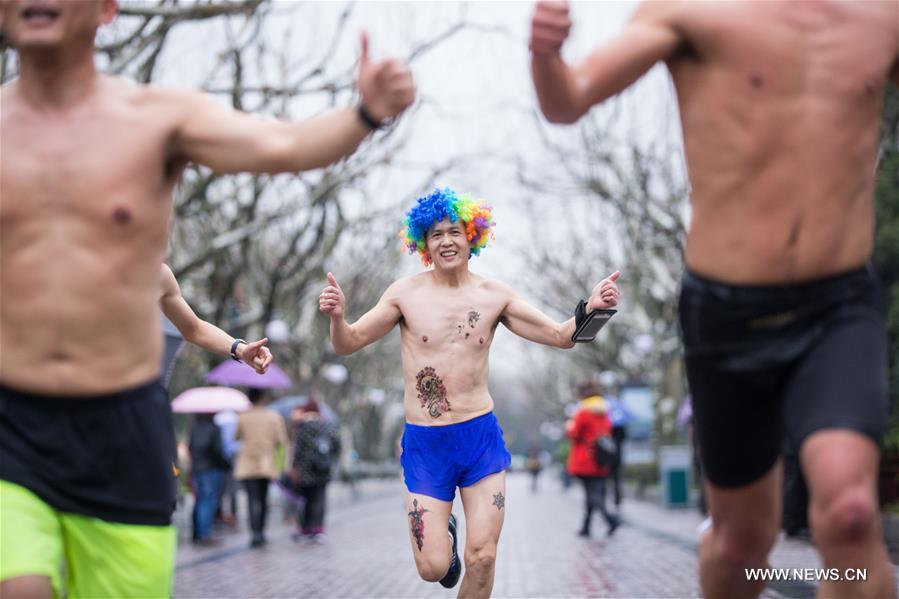 3rd Naked Running event kicks off in Hangzhou