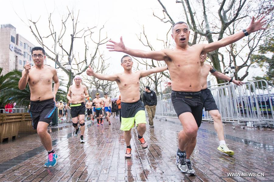 3rd Naked Running event kicks off in Hangzhou