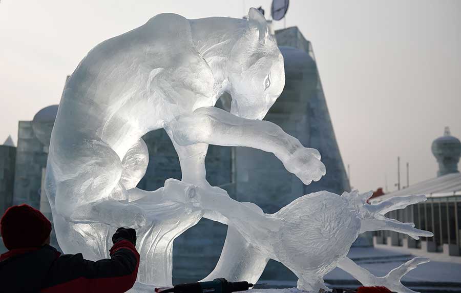 Ice sculptures brighten up winter in Harbin