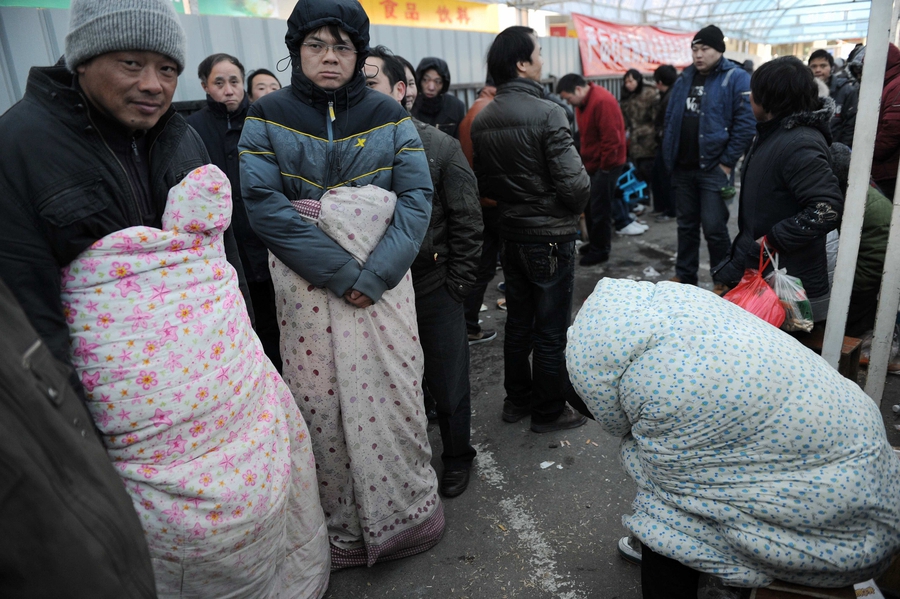 Spring Festival season: Fighting for a ticket home