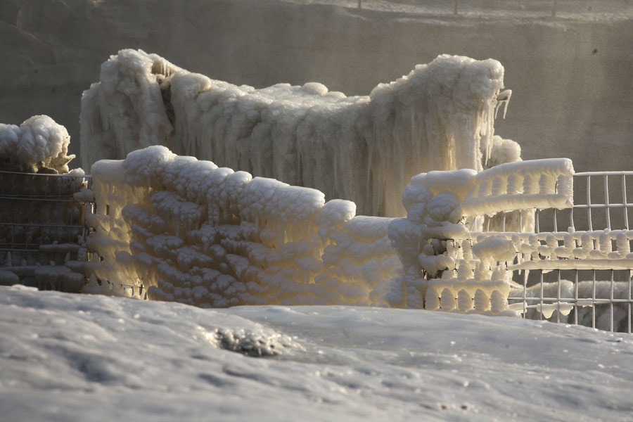 Visitors view frozen Hukou Waterfall on Yellow River