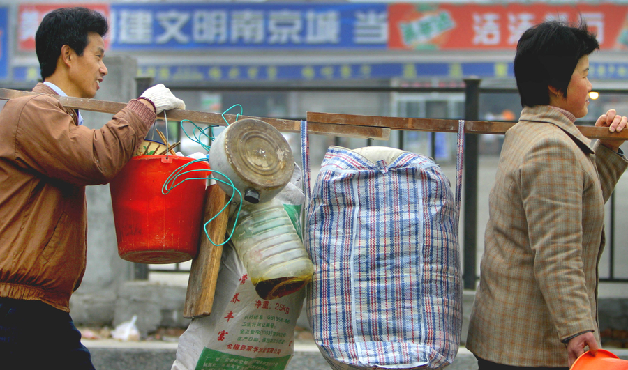 How luggage has transformed through the years during Spring Festival