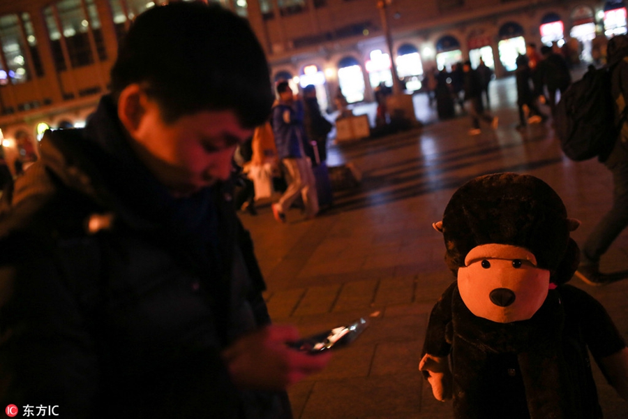 The stories behind those passing through Beijing Railway Station