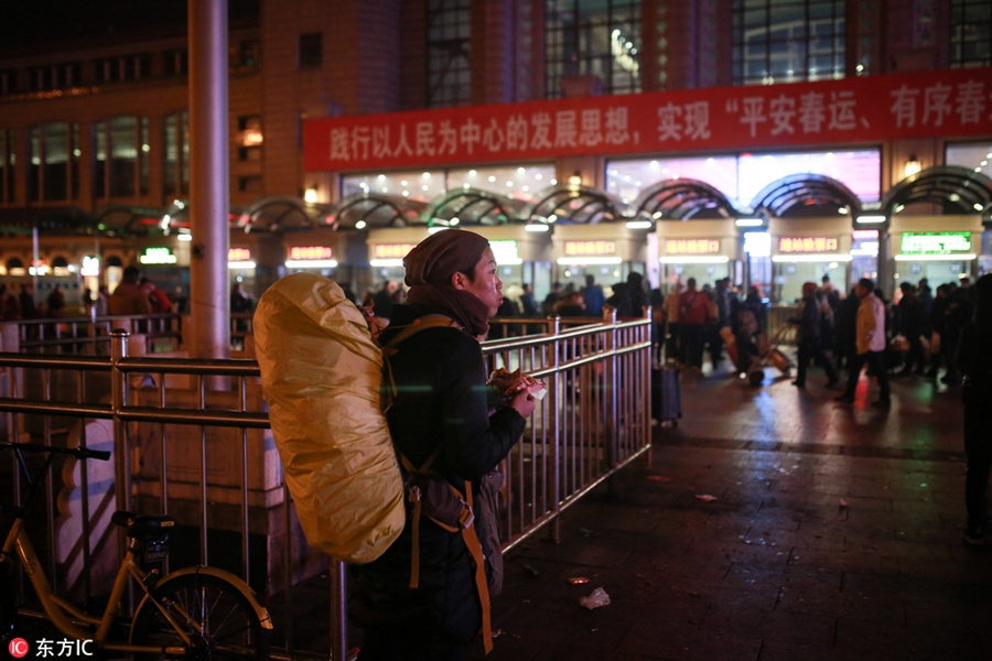 The stories behind those passing through Beijing Railway Station