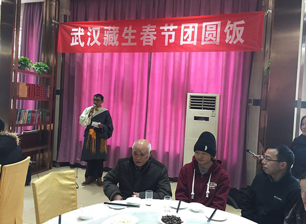 Teacher opens home to Tibetan students