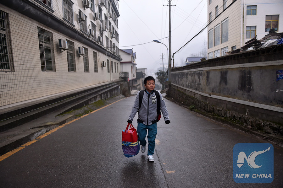 Spring Festival: The moment migrant worker met son after 24-hour journey