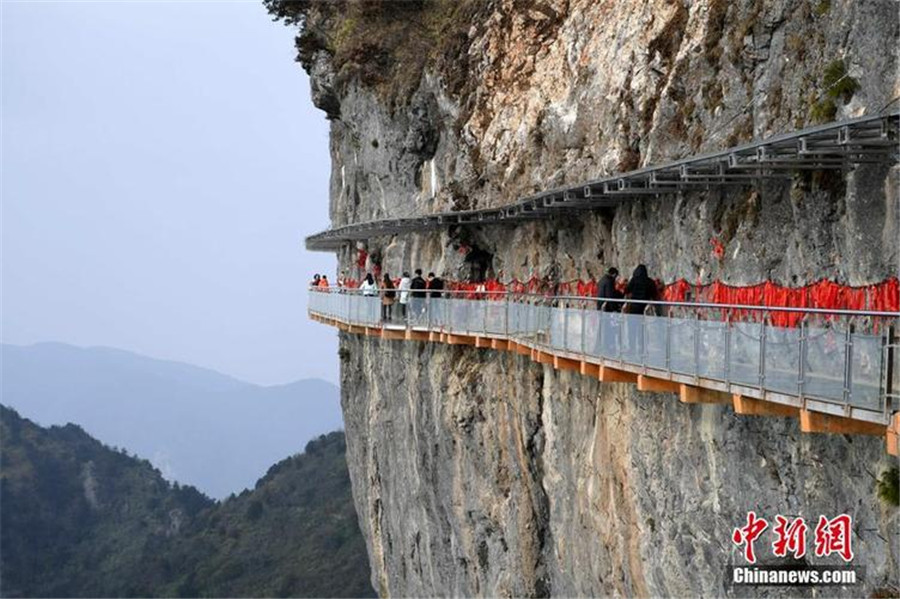 China's highest glass skywalk welcomes tourists