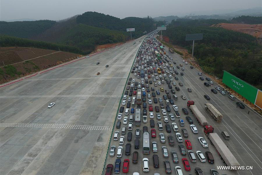 China heads back to work, sees rising traffic after Spring Festival holiday