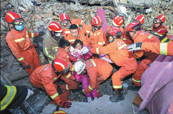 Two rescued, seven killed in Wenzhou building collapse