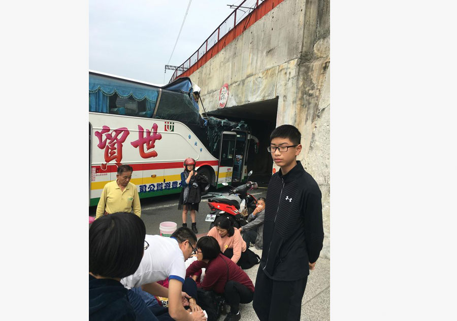 Mainland tourists injured in Taiwan bus accident