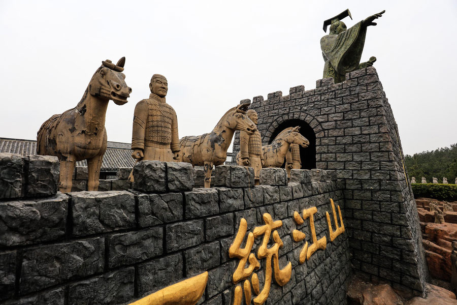 China's largest full-scale replicas of the Terracotta Warriors attract tourists